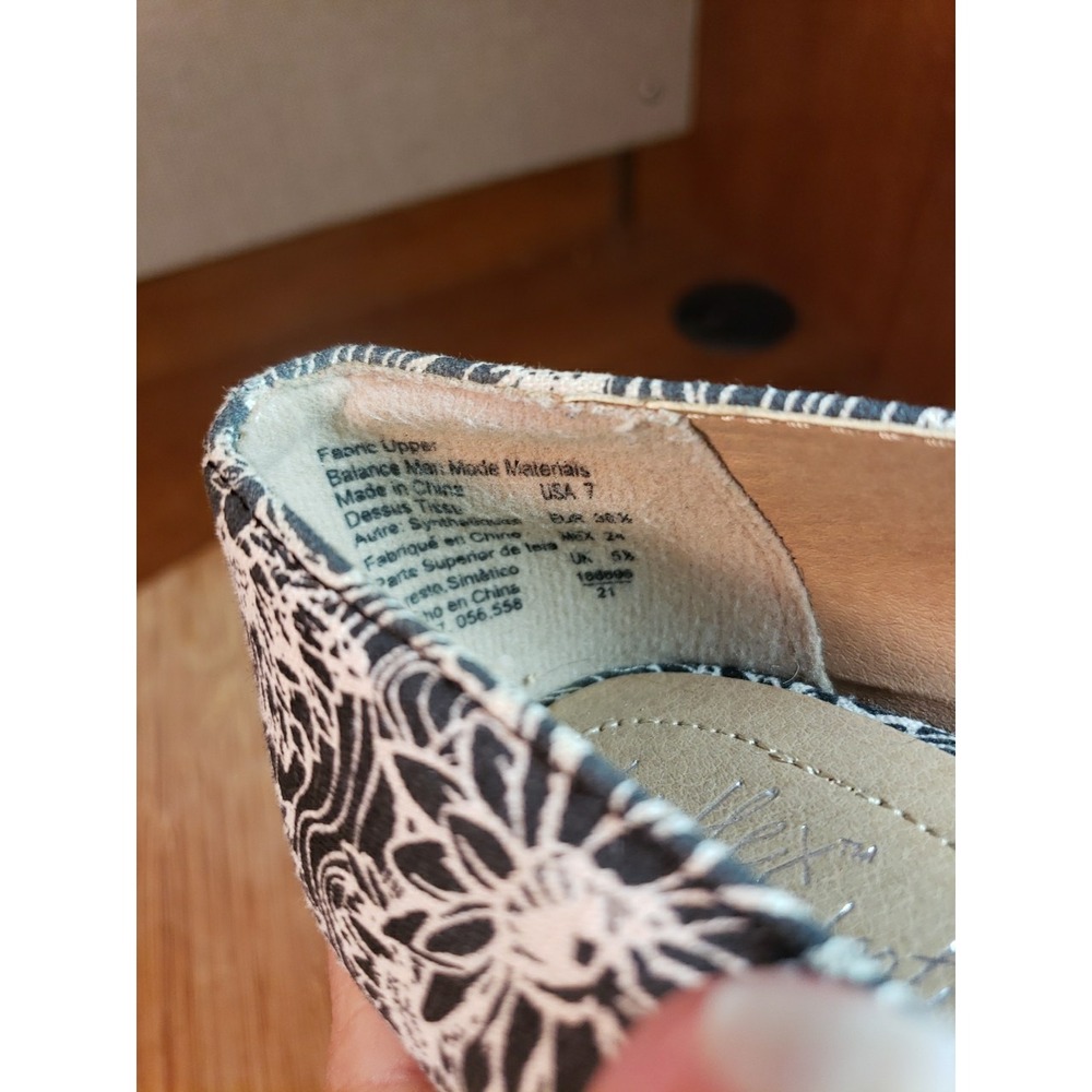 NEW DEXFLEX COMFORT Size 7 Black & White Memory Foam Wedge Sandal Shoes READ - Picture 9 of 11